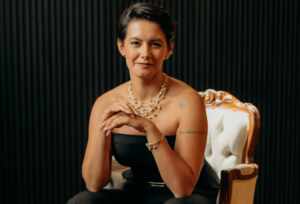 Da faixa de staff à lista de espera: a produtora referência nos grandes eventos de imersão no país