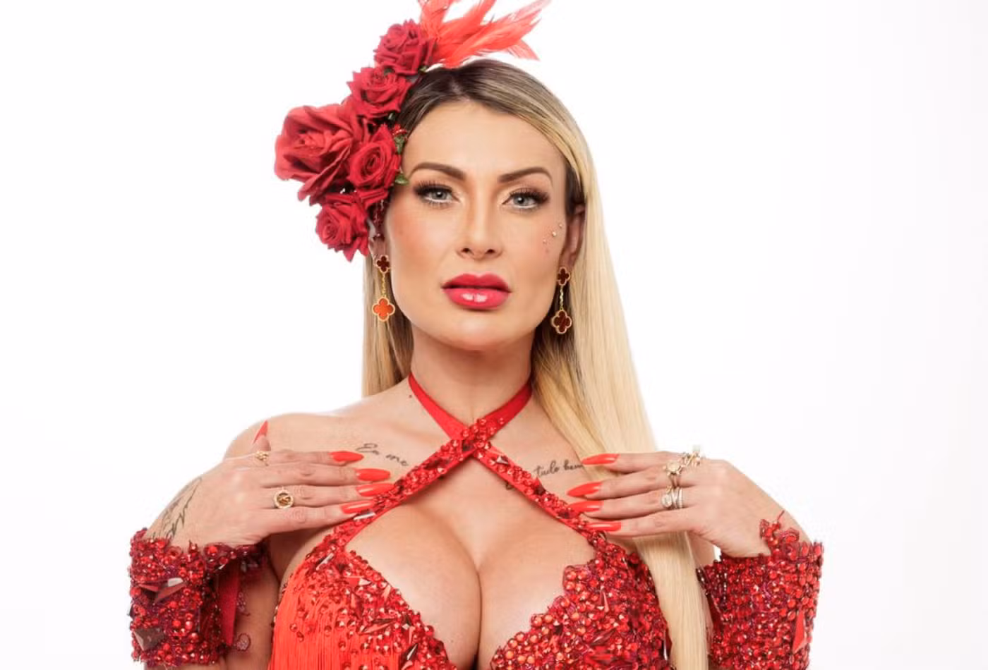 Andressa Urach desabafa sobre milhões doados a igreja e conteúdo +18 na web