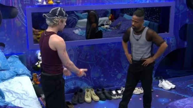 BBB 26: Juliano Floss chora e faz desabafo sobre "cancelamento" no reality: "Já não basta lá fora"; assista