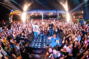 Fiduma & Jeca reúnem mais de 5 mil pessoas em show surpresa em Araçatuba