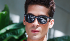 João Guilherme surpreende ao surgir sem barba em evento de moda em SP