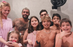 Pedro Scooby reúne os quatro filhos em aniversário de 14 anos do primogênito