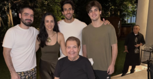 Faustão surge em foto rara com a família e emociona fãs nas redes