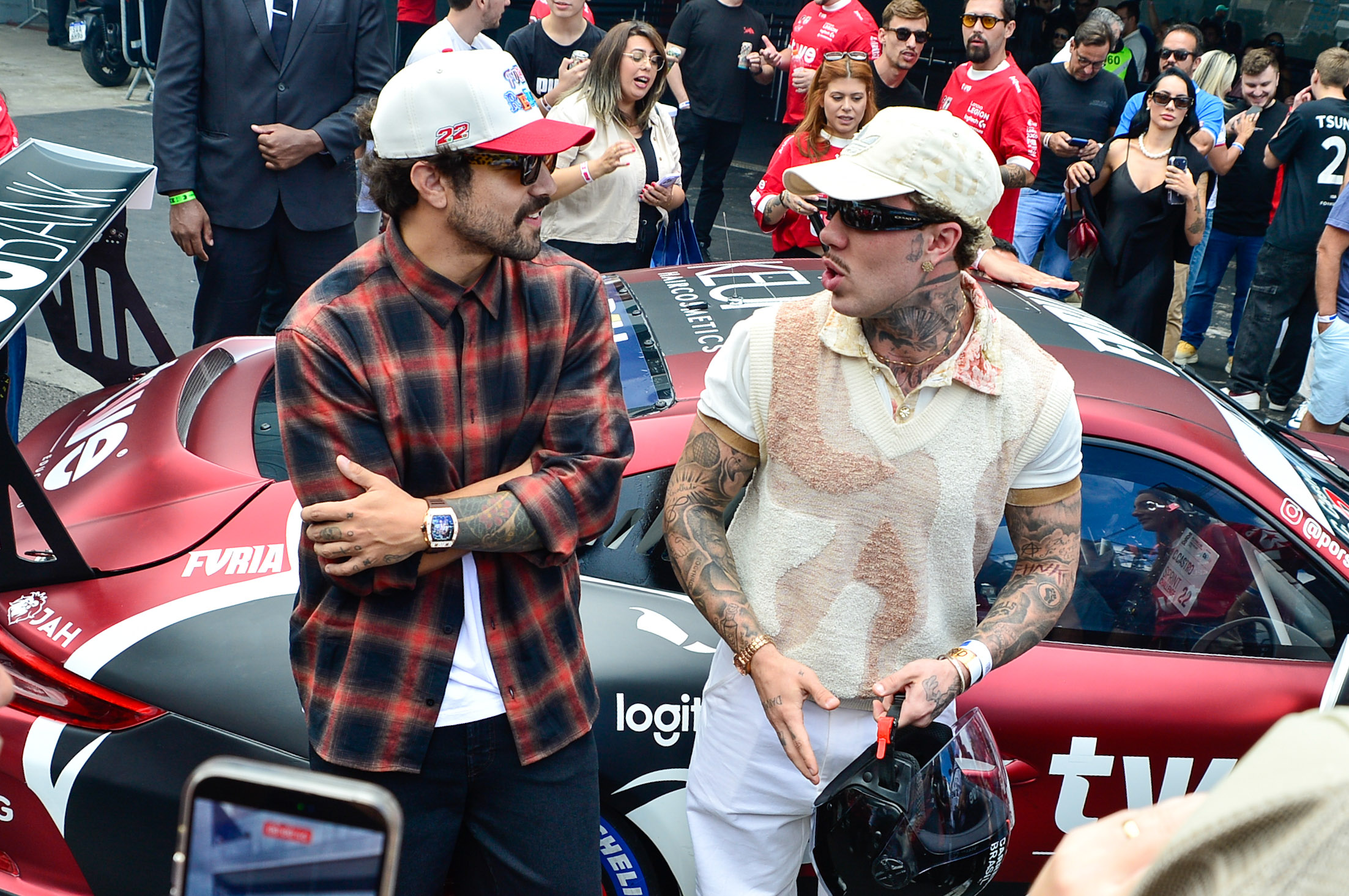MC Daniel tieta Caio Castro e acelera na Porsche Cup em Interlagos - Foto: Eduardo Martins / Brazil News