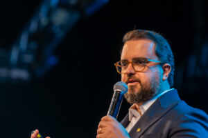 Evento reúne nomes do mercado digital e discute bastidores do setor