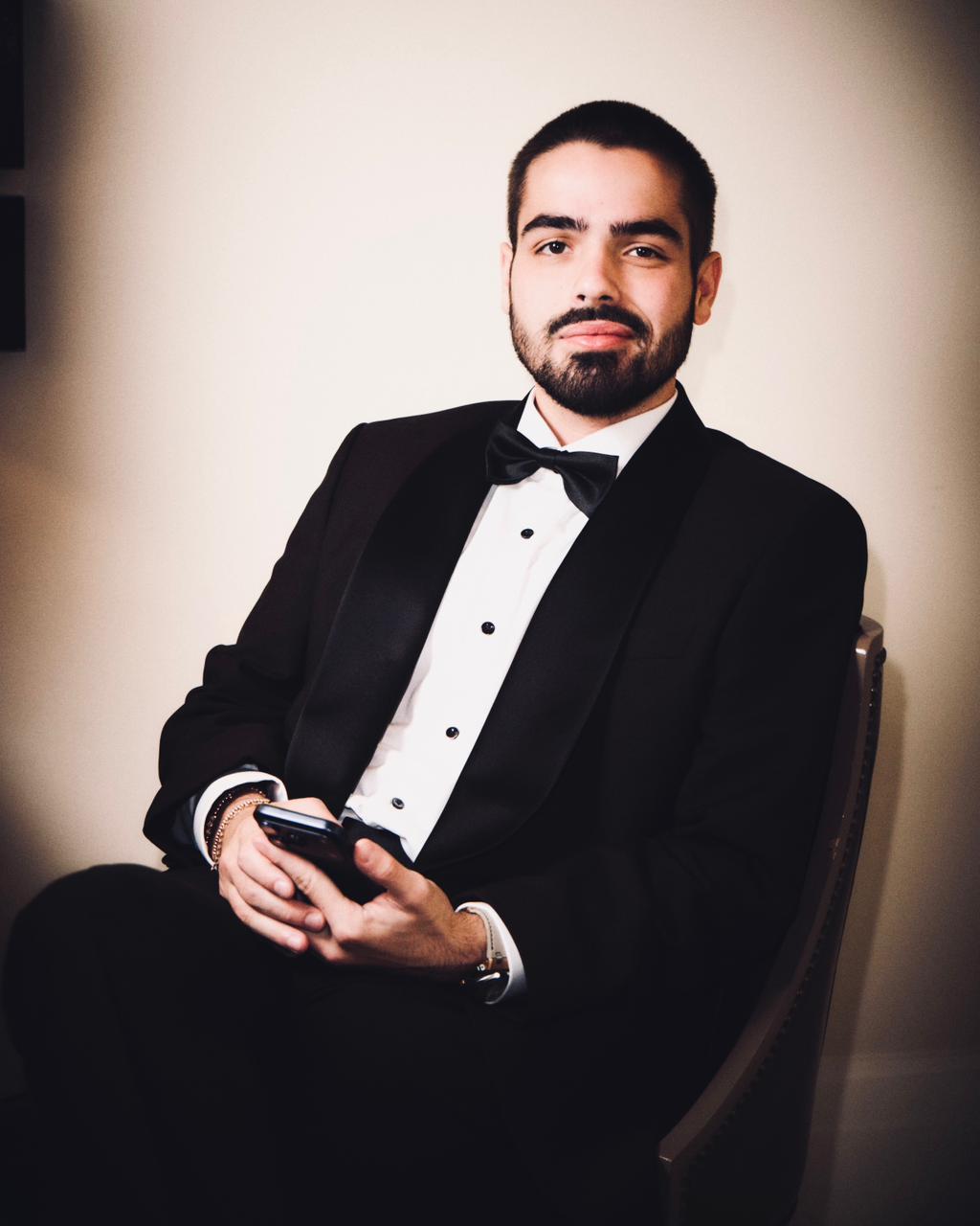 João veste Hugo Boss - Stylist Michael JuvêncioPier Snaps