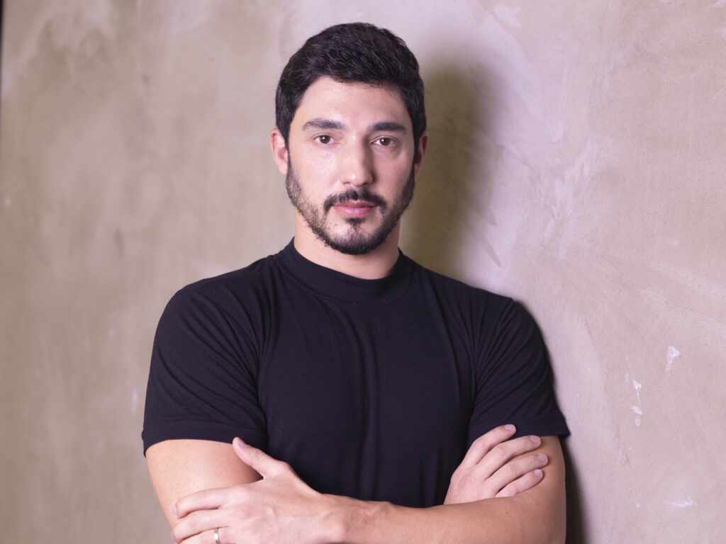 Como sobrancelhas bem definidas impactam imagem profissional e percepção social LUIS 1