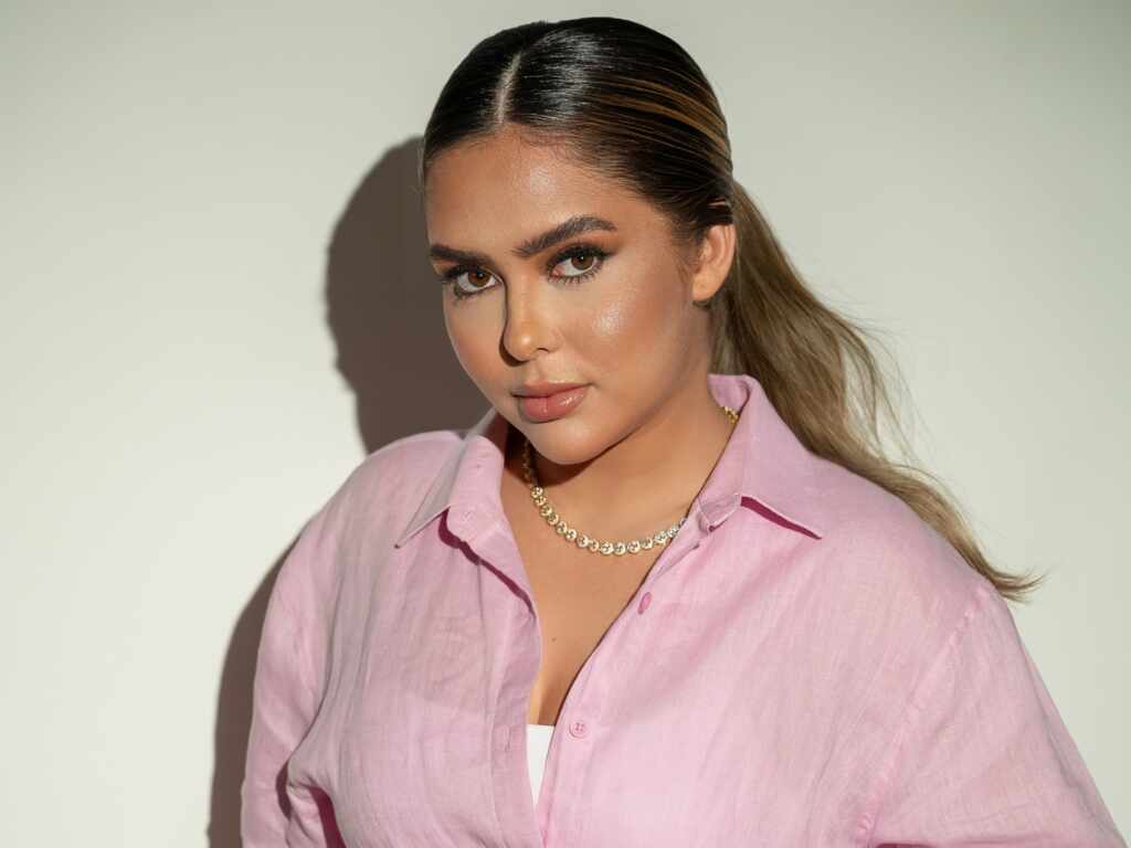 Estética regenerativa avança no Brasil com foco no crescimento natural das sobrancelhas Lucy Toum2