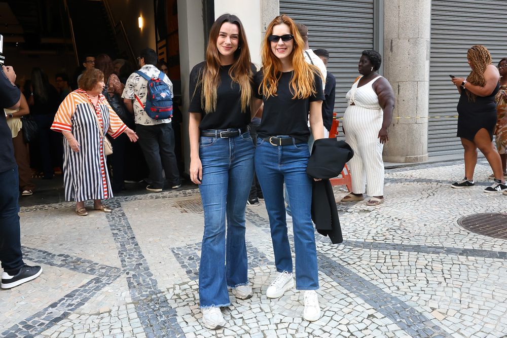 Renato Aragão, Lucélia Santos e Sophia Abrahão prestigiam estreia de “Adorável Trapalhão – O Musical” no RJ 31 Mariana Molina e Sophia Abrahao 2