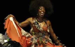 O desfile como narrativa: Ivi Mesquita participa de aula-show de Milton Cunha em Curitiba