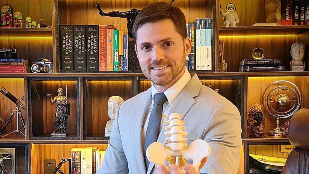 Organização hospitalar e inovação redefinem a neurocirurgia, explica médico famoso Organização hospitalar e inovação redefinem a neurocirurgia, explica médico famoso