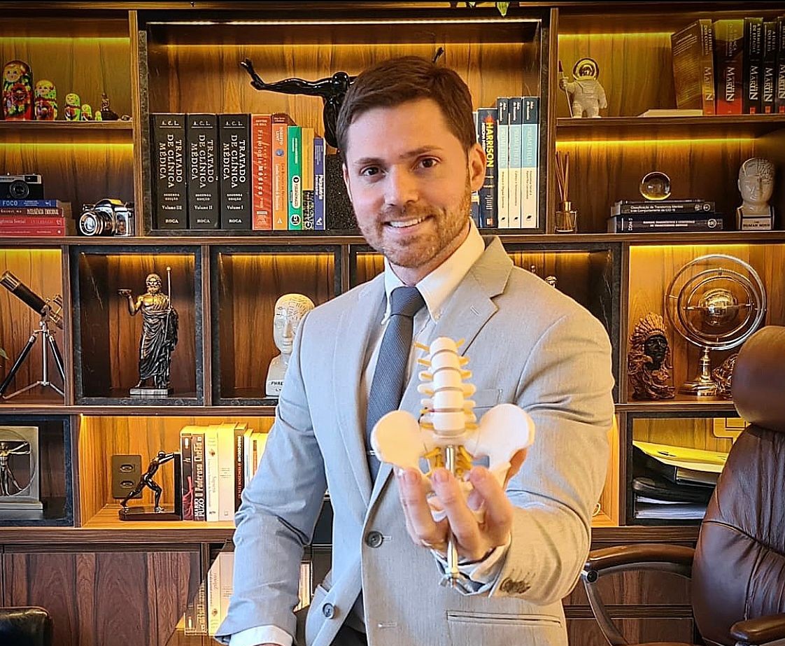 Organização hospitalar e inovação redefinem a neurocirurgia, explica médico famoso 11 WhatsApp Image 2026 03 27 at 13.01.09