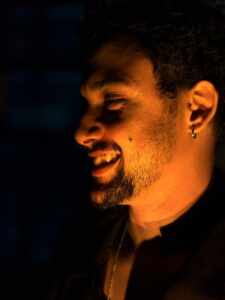 Gabriel Bolota lança “VISCO”, EP que transita entre o indie sensível e o R&B intimista