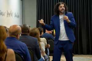 Por que profissionais estão esgotados mesmo com mais ferramentas; confira!