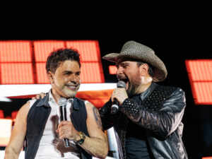 Zezé Di Camargo e Luciano emocionam fãs em retorno triunfal da dupla, no Paraná