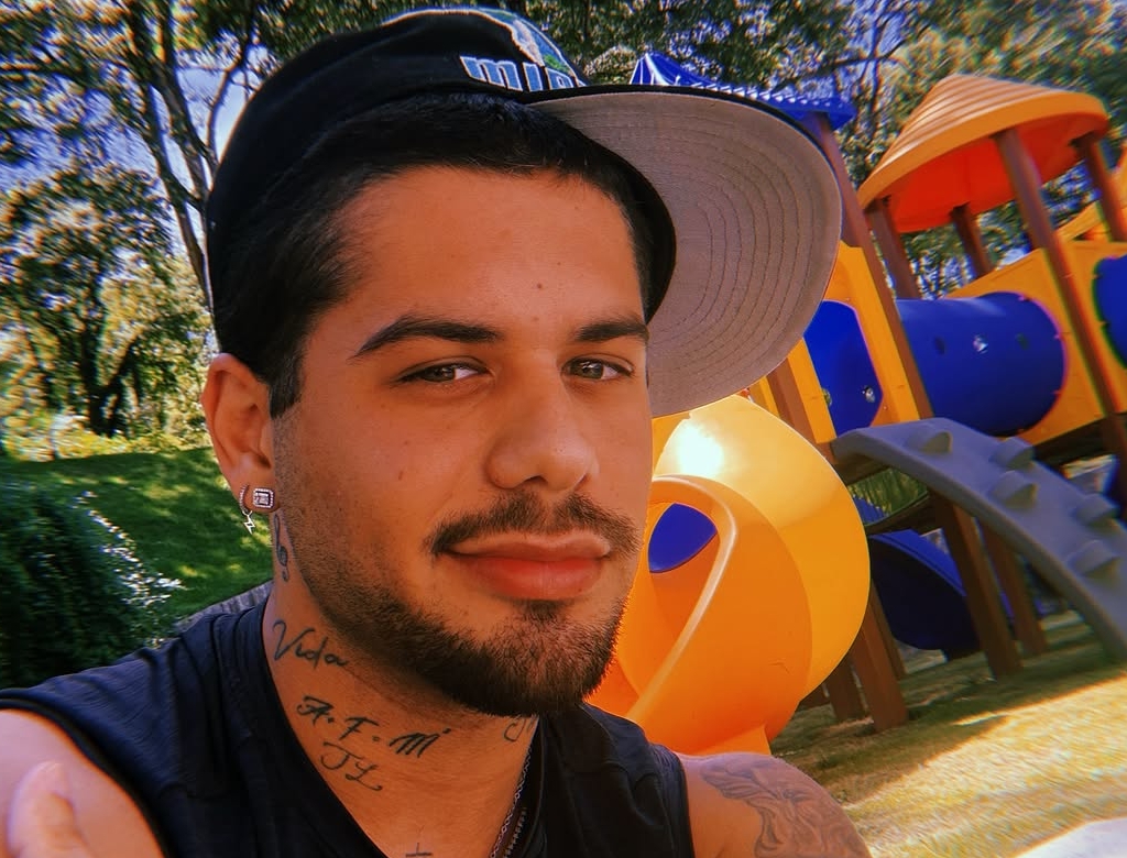 Zé Felipe surpreende fãs com gesto para Virginia e Ana Castela em show