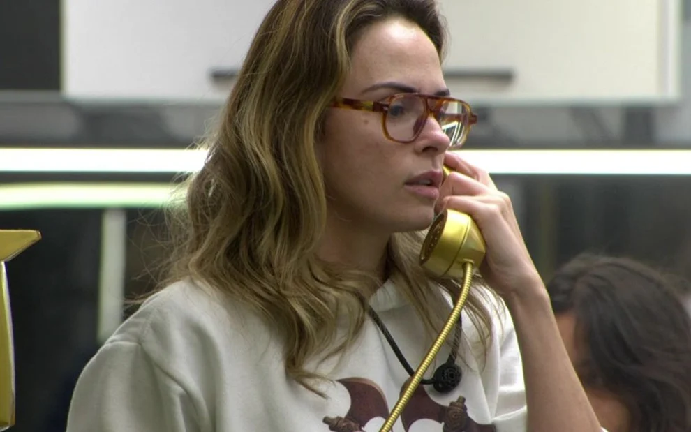 Ana Paula Renault atende Big Fone, vence desafio e leva R$ 20 mil no BBB 26