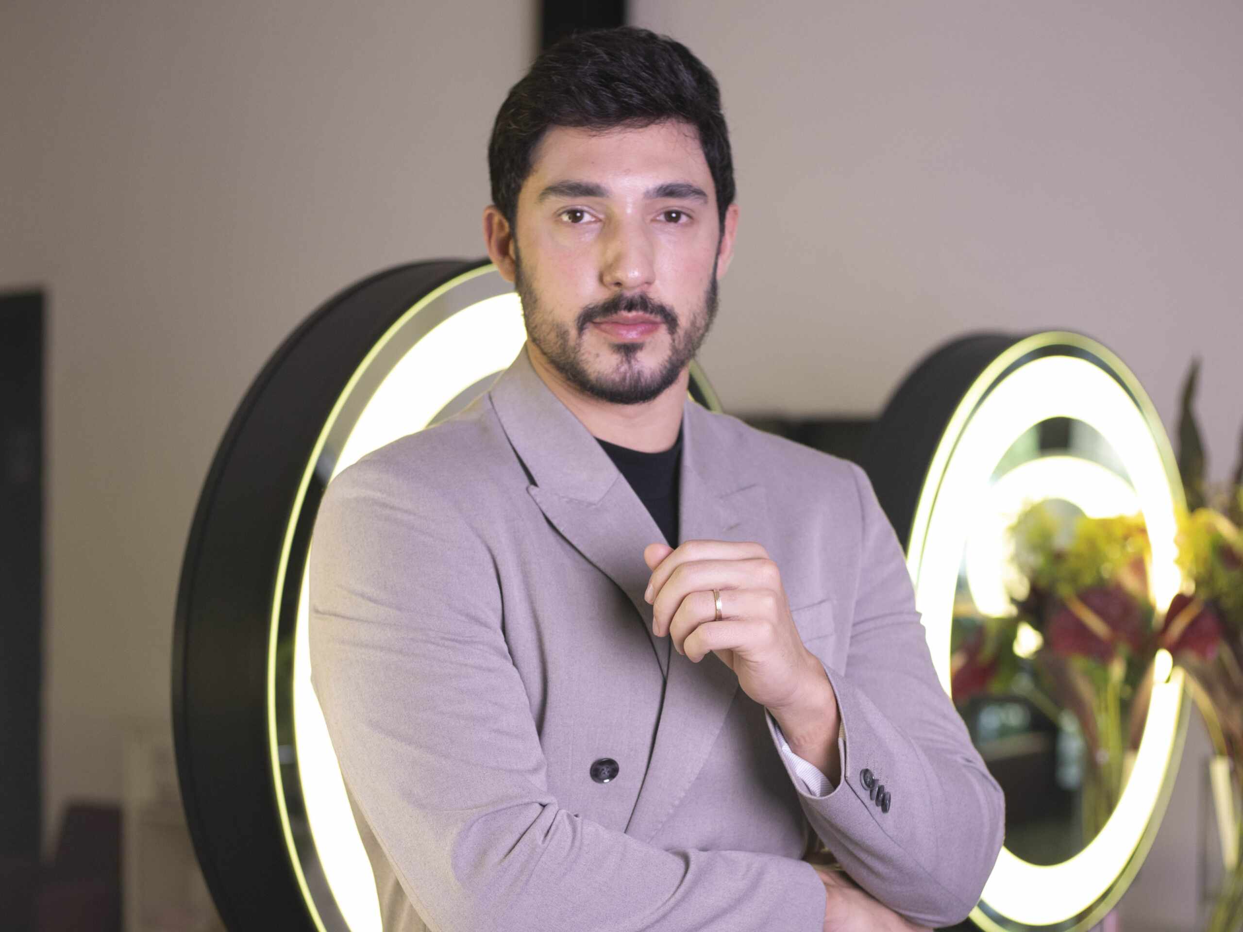 Como sobrancelhas bem definidas impactam imagem profissional e percepção social 11 luiz scaled