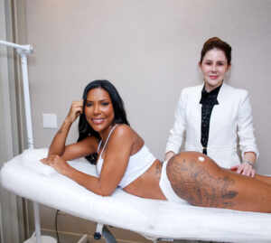 “Quero um bumbum mais jovem” Carol Lekker faz procedimento com bioestimulador de colágeno