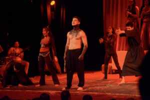 Elenco de Dona de Mim se reencontra em noite teatral