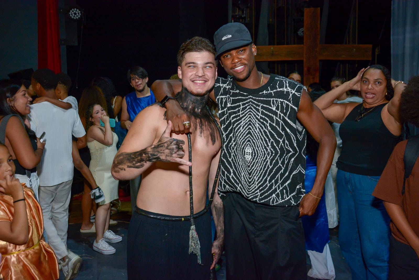 Elenco de Dona de Mim se reencontra em noite teatral 22 IMG 20260407 WA0016