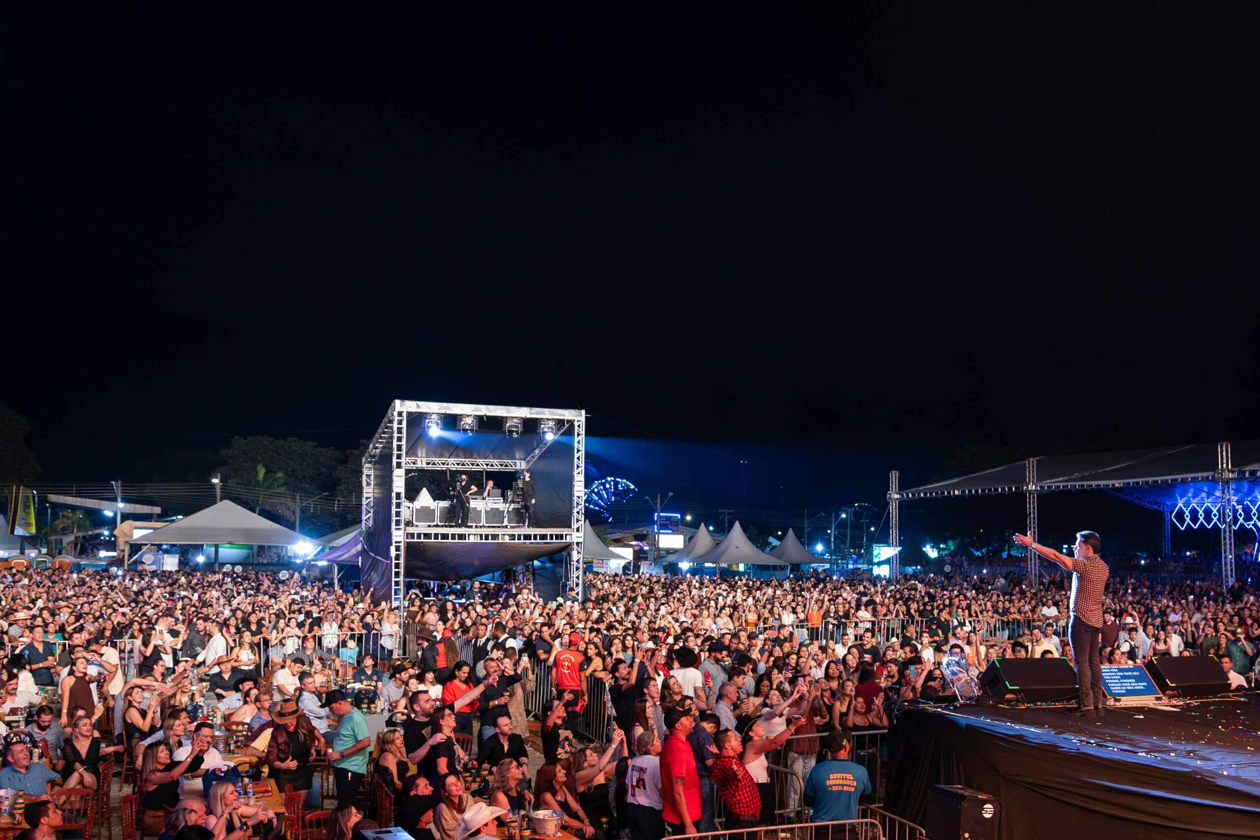 Zezé Di Camargo lota arena na abertura da Expogrande em Campo Grande (MS) 17 IMG 8016 scaled