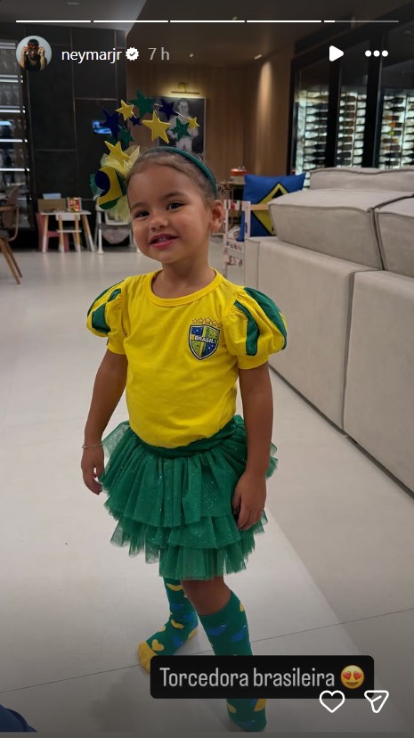 Neymar Jr se encanta ao mostrar Mavie torcendo pelo Brasil - Foto: Reprodução / Instagram @neymarjr