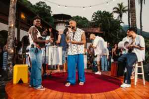 Di Propósito revisita “Nocaute” em versão pagode no álbum “Feliz No Simples”