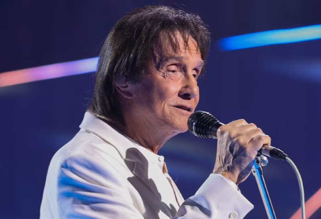 Roberto Carlos anuncia navio temático