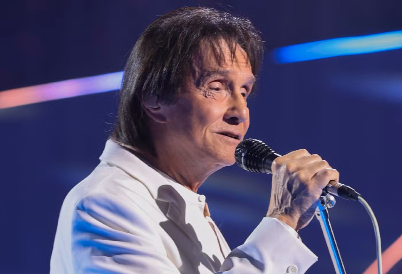 Roberto Carlos anuncia navio temático