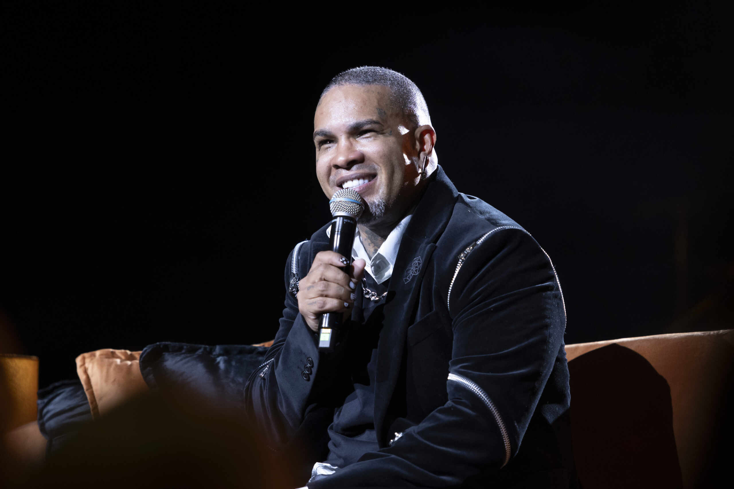 Rodriguinho leva seus grandes sucessos ao Guarujá em apresentação no Flamingo Music Bar