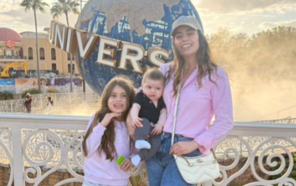 Empresária brasileira ganha projeção nos EUA com modelo de consumo e influência digital WhatsApp Image 2026 04 06 at 3.11.43 PM