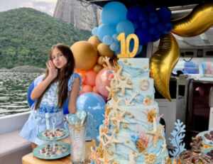 Mel Summers faz 10 anos em passeio na Baía e celebra novo desafio na Rede Globo