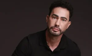 Quem era Carlos Filhar, influenciador que morreu após suposta traição