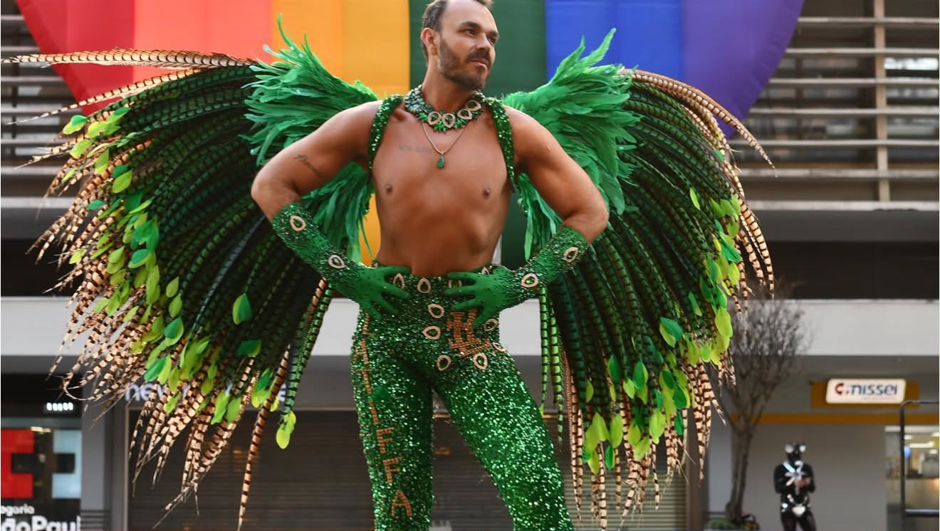 Guilherme Cenedezi distribui mais de 5 mil brindes na Parada LGBT+ de SP 21 WhatsApp Image 2026 06 08 at 11.05.07
