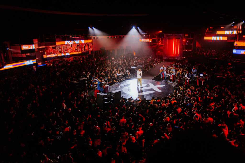 Dilsinho leva Pagode do Diferentão a Recife com palco 360° e mais de 3 horas de show Foto: Divulgação @pagodedodiferentao